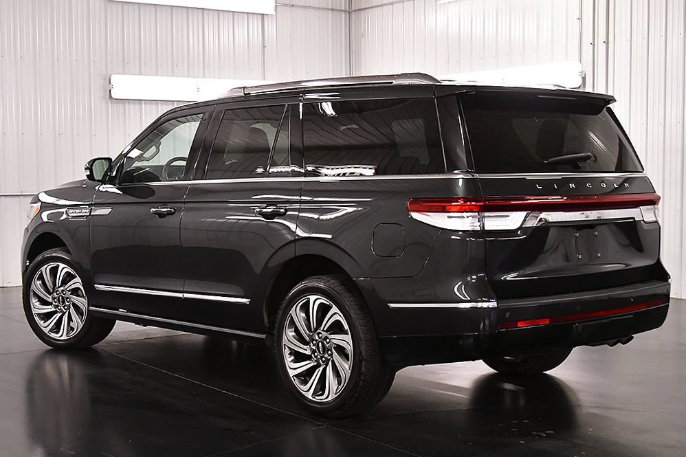 Used 2024 Lincoln Navigator Reserve AWD/4WD image 5