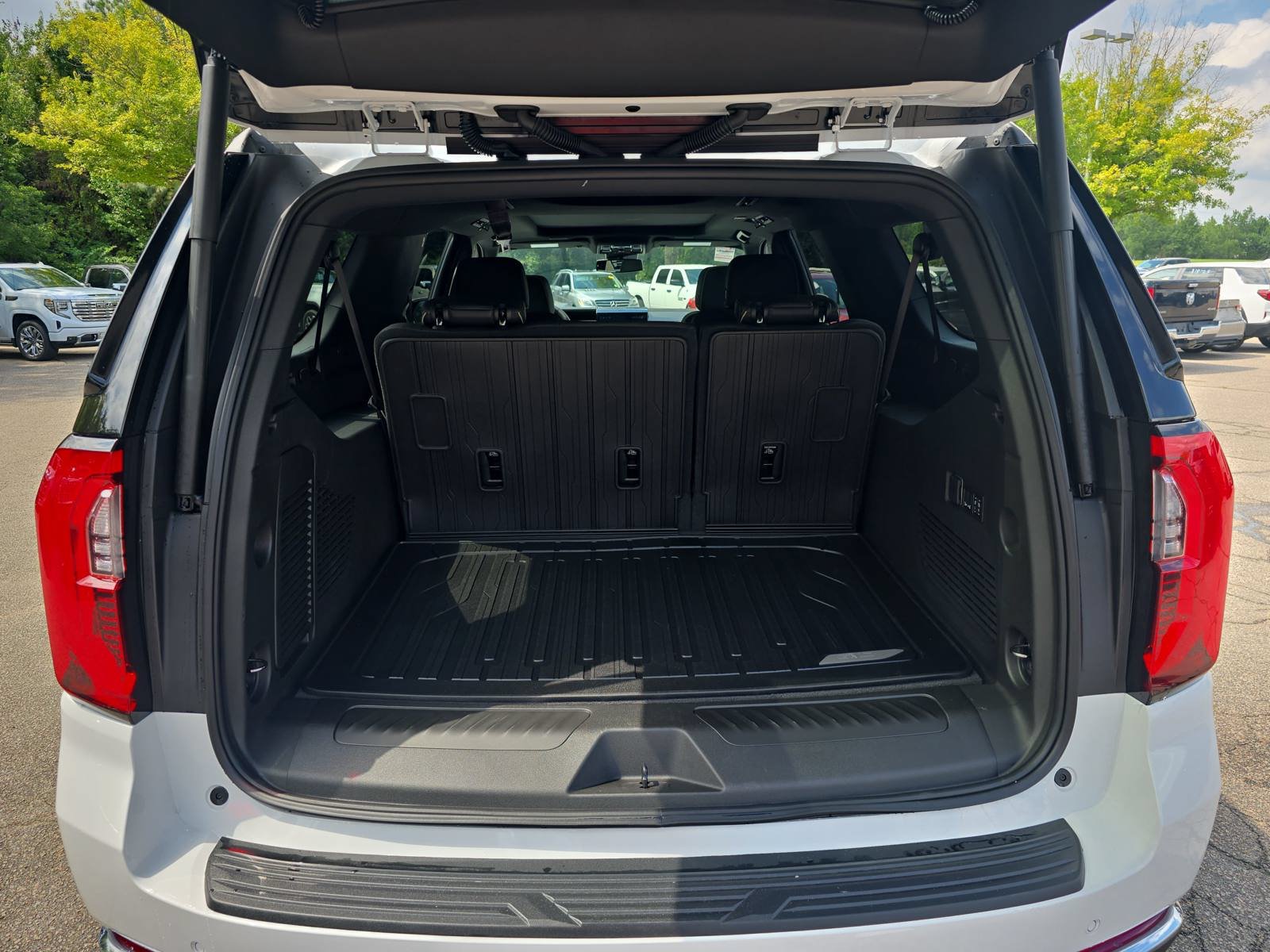 New 2026 GMC Yukon XL Elevation w/ LPO, Floor Liner Package AWD/4WD image 13