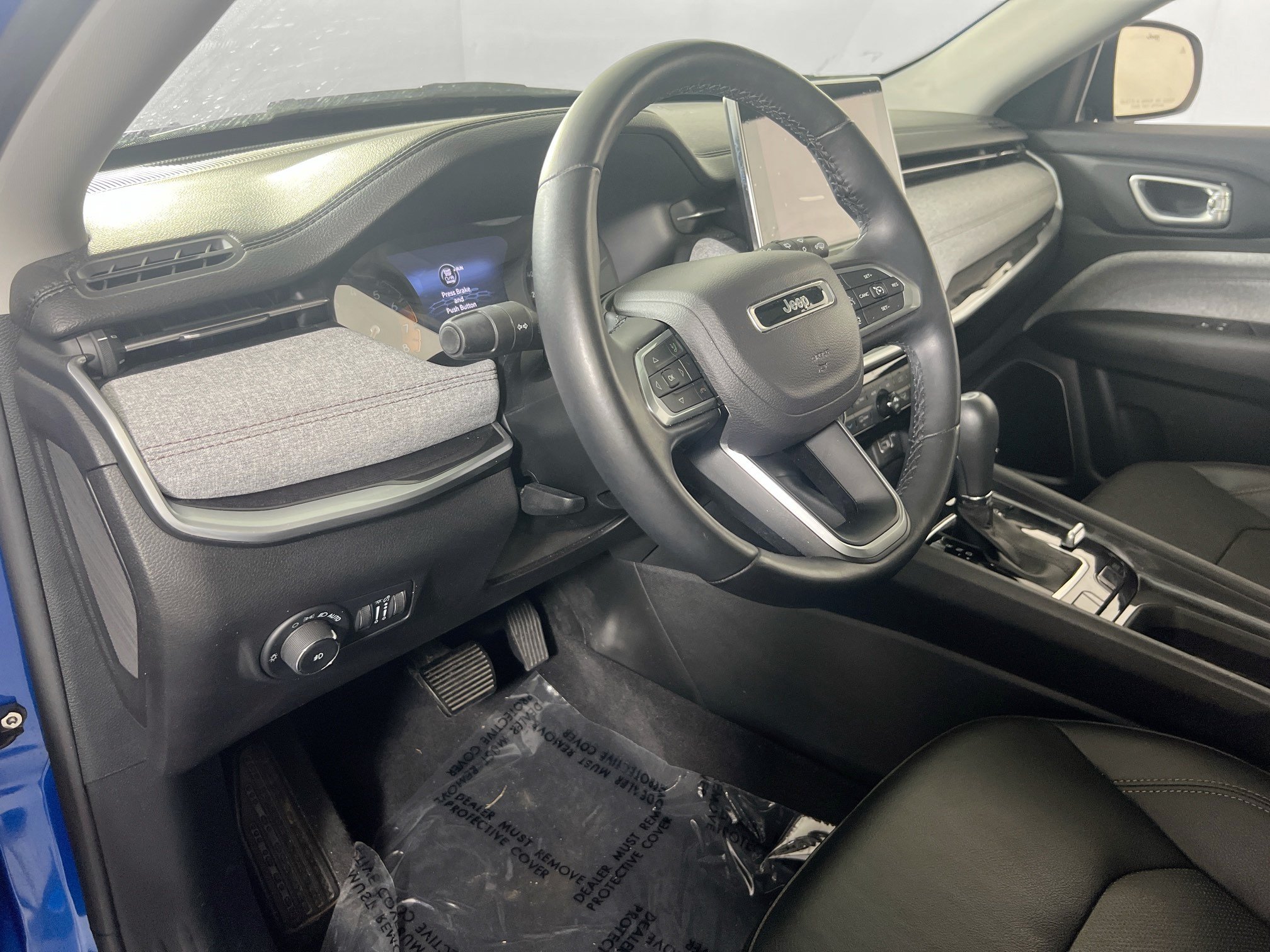 Used 2022 Jeep Compass Latitude w/ Sun and Sound Group AWD/4WD image 9