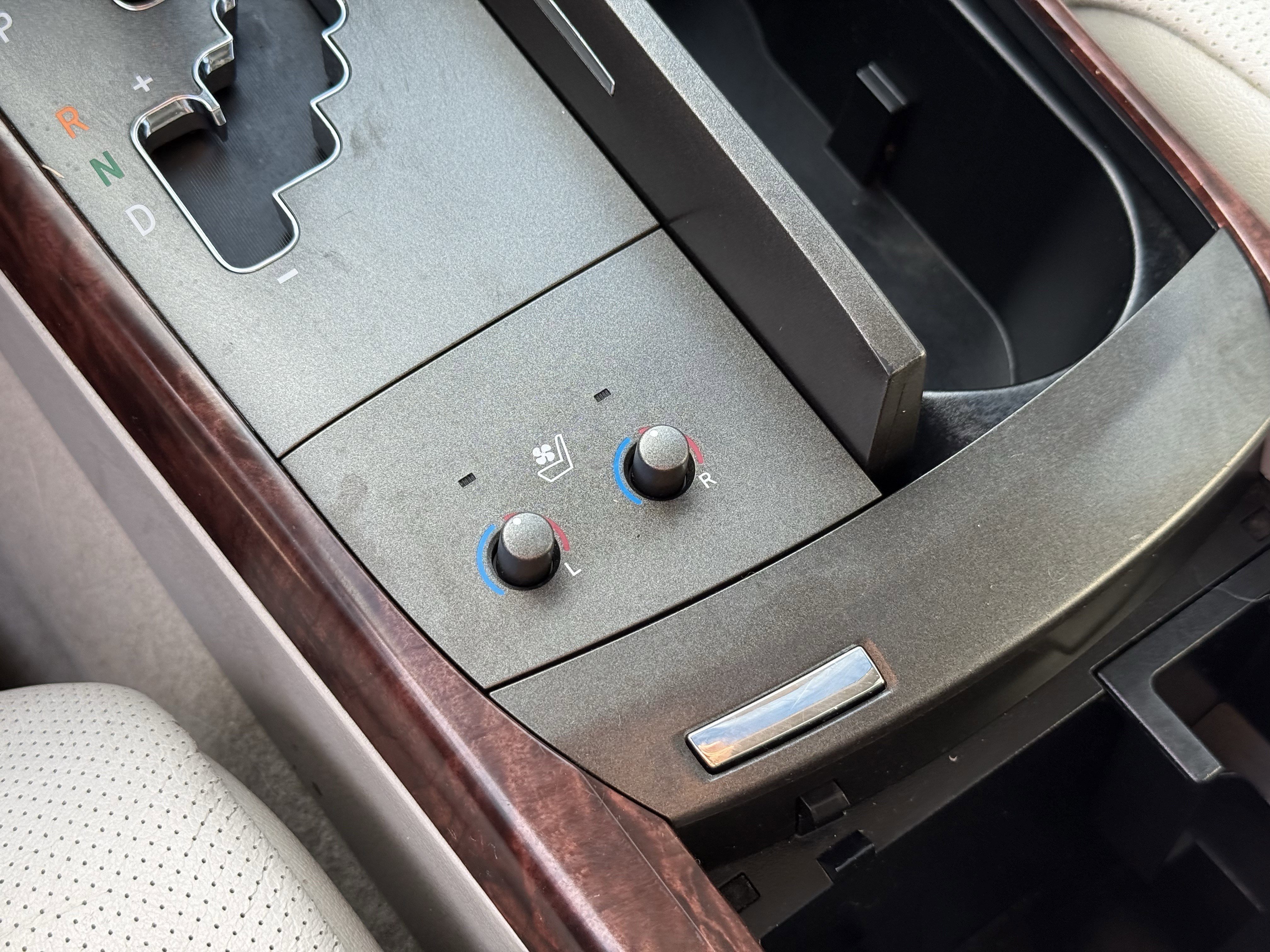 Used 2012 Toyota Avalon Limited image 24