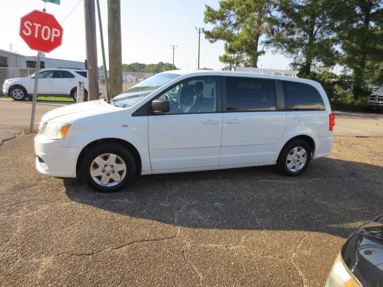 Used 2012 Dodge Grand Caravan SE FWD image 1