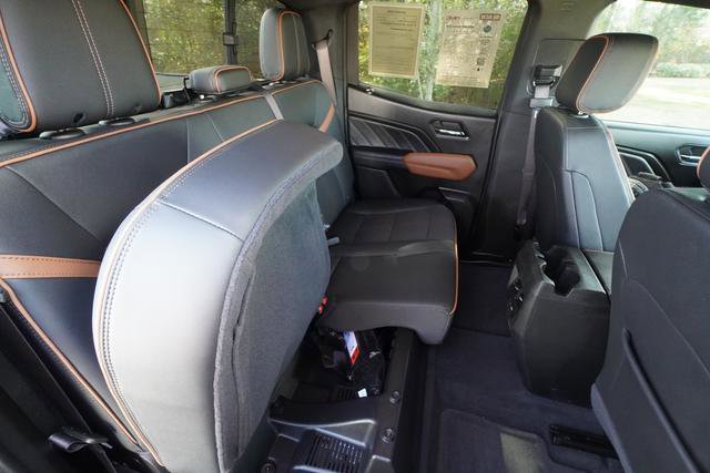 Used 2024 GMC Canyon AT4 w/ Technology Package image 30