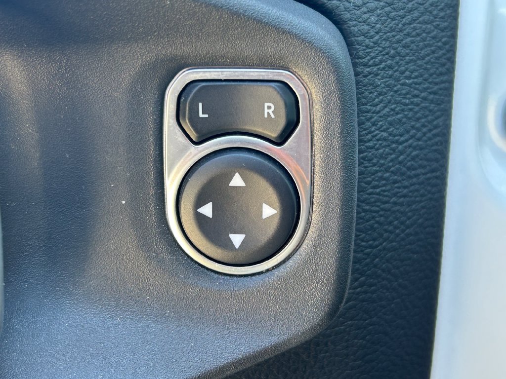 Used 2022 Jeep Wrangler Unlimited Sahara AWD/4WD image 26