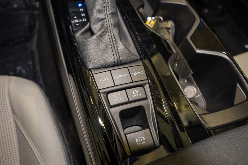 Used 2025 Toyota Camry XLE image 16