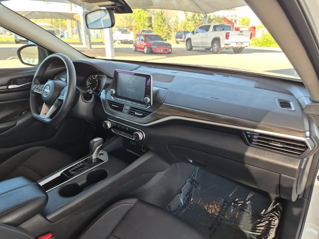 Used 2025 Nissan Altima 2.5 SV FWD image 21