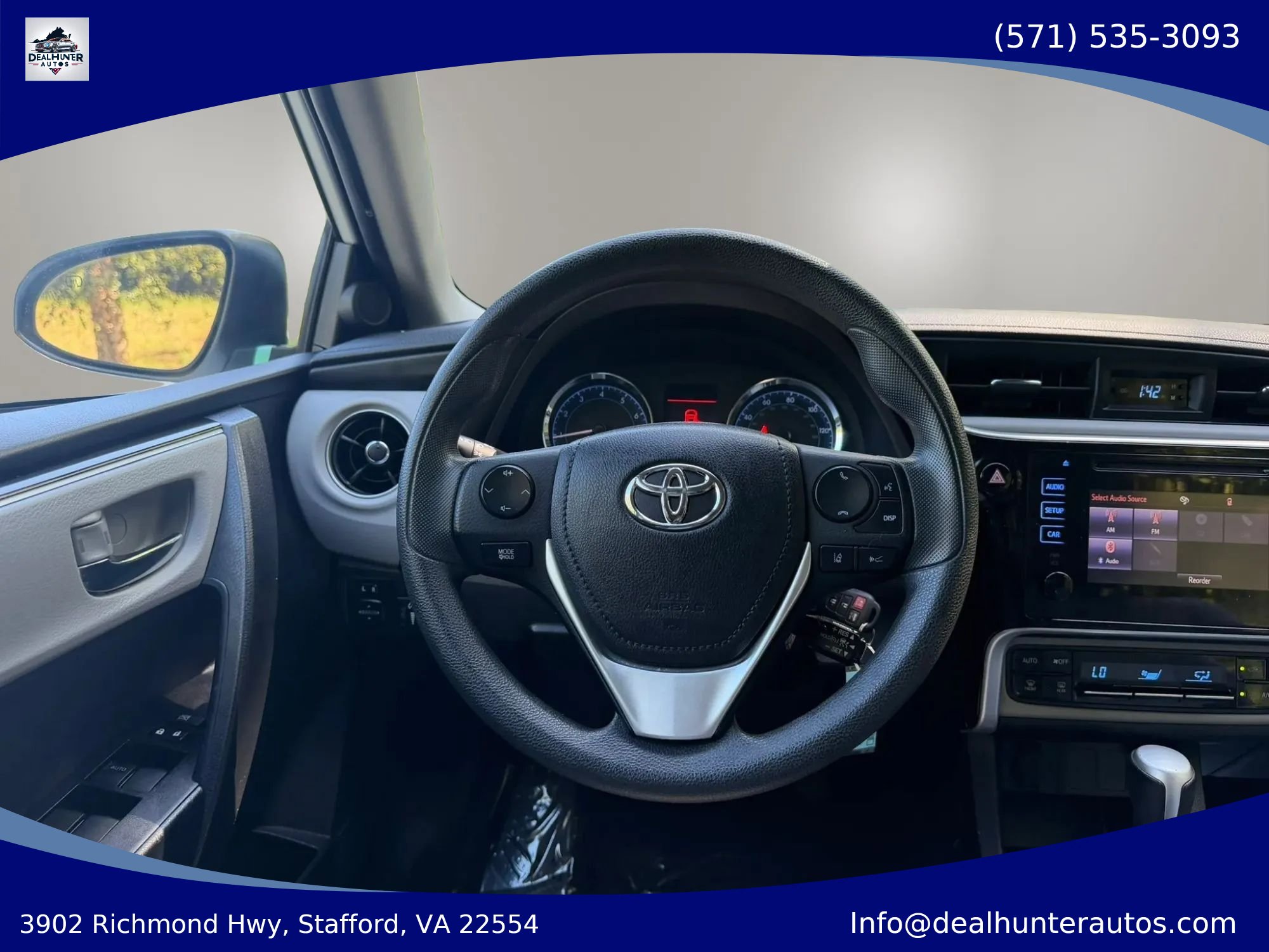 Used 2017 Toyota Corolla LE FWD image 25