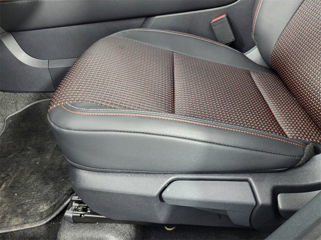 New 2025 Nissan Kicks SR image 12