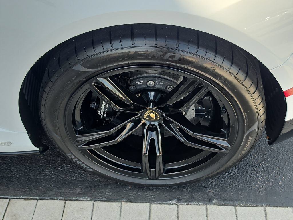 Used 2021 Lamborghini Huracan EVO RWD image 7