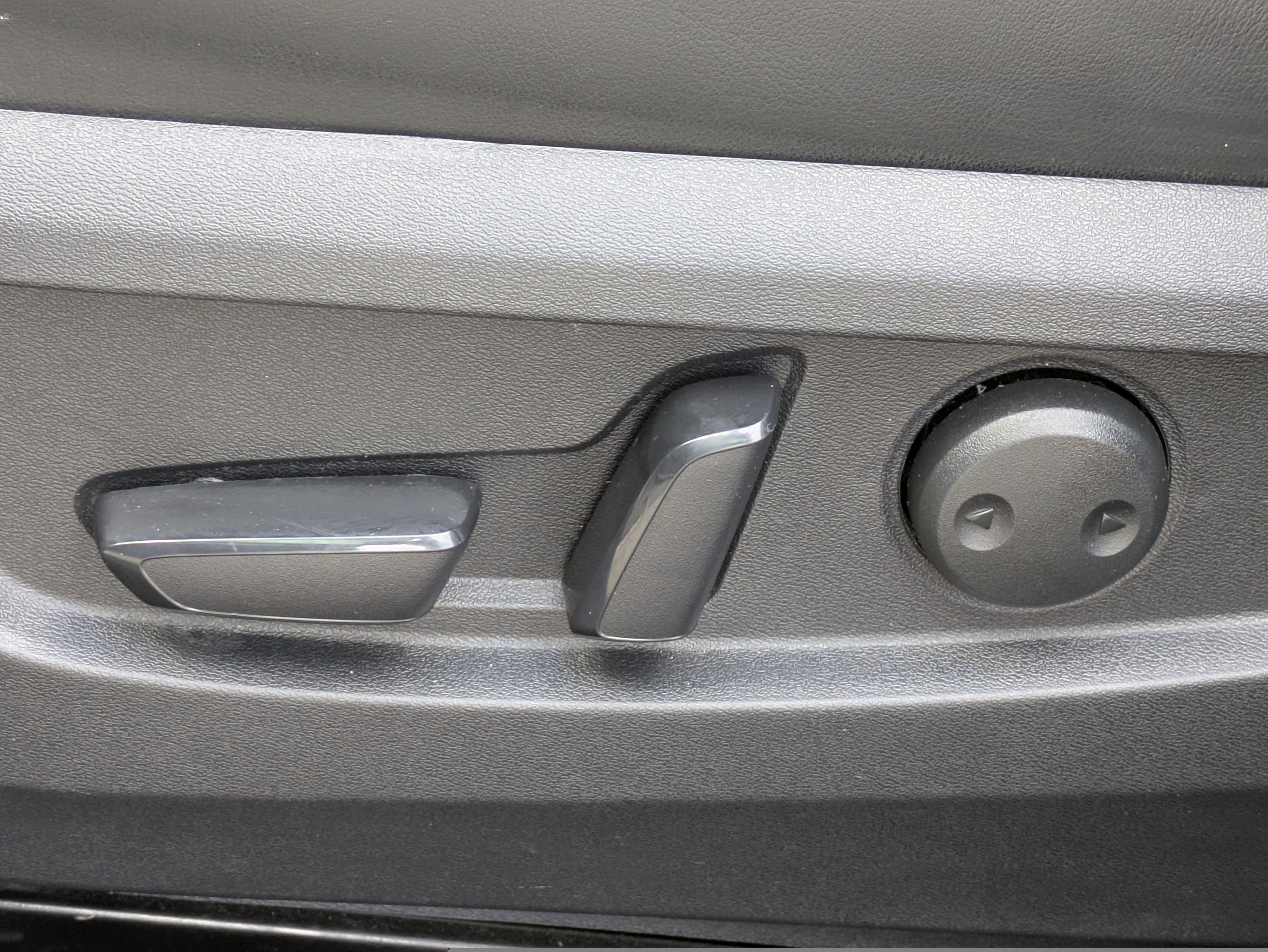Used 2020 INFINITI QX50 Luxe w/ Navigation Package FWD image 20