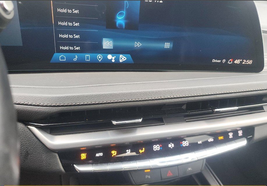 Used 2024 Cadillac XT4 Premium Luxury image 9