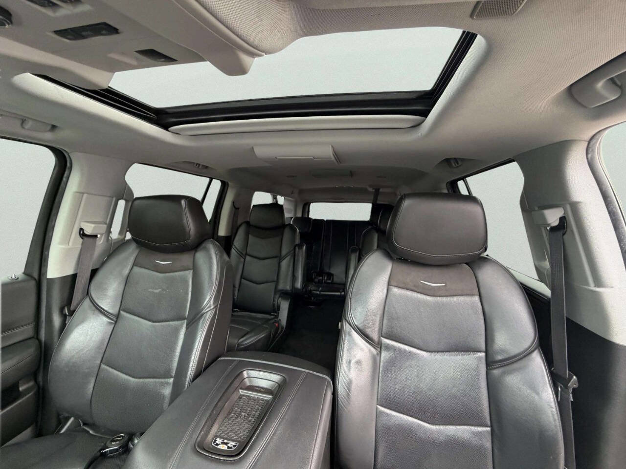 Used 2017 Cadillac Escalade ESV Luxury image 23