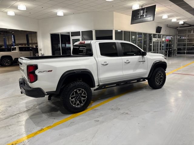 Used 2025 Chevrolet Colorado ZR2 w/ Technology Package AWD/4WD image 9