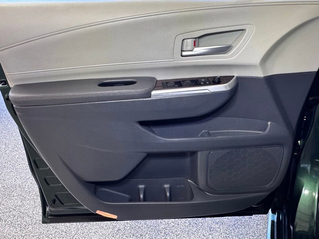 Used 2024 Toyota Sienna XLE image 18