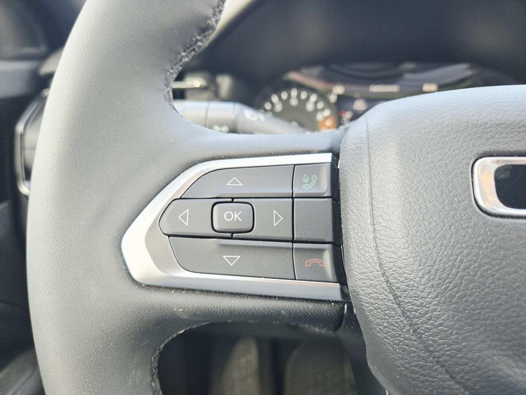 Certified 2025 Jeep Compass Latitude w/ Sun & Sound Group AWD/4WD image 20