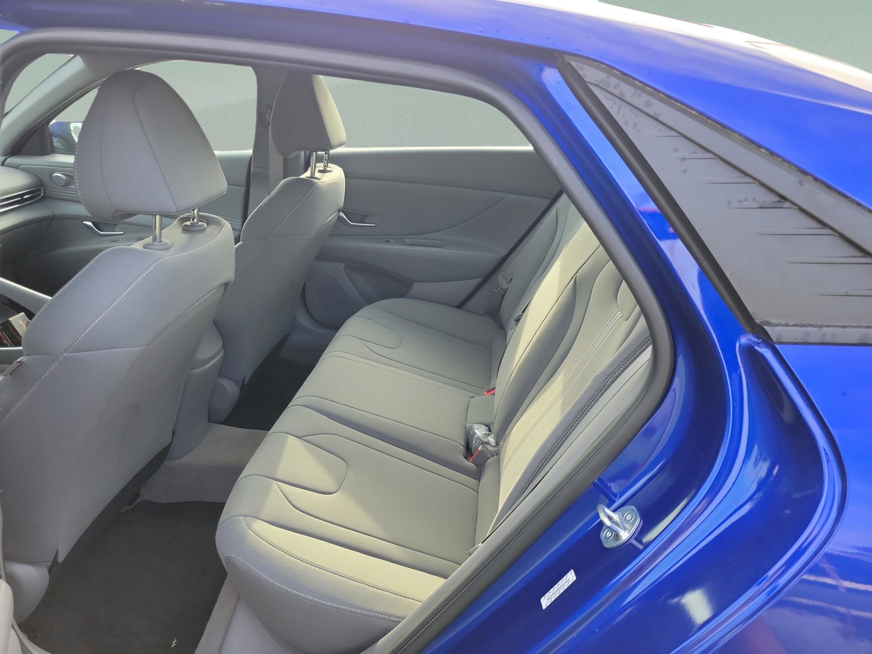 Used 2023 Hyundai Elantra SEL w/ Convenience Package FWD image 12