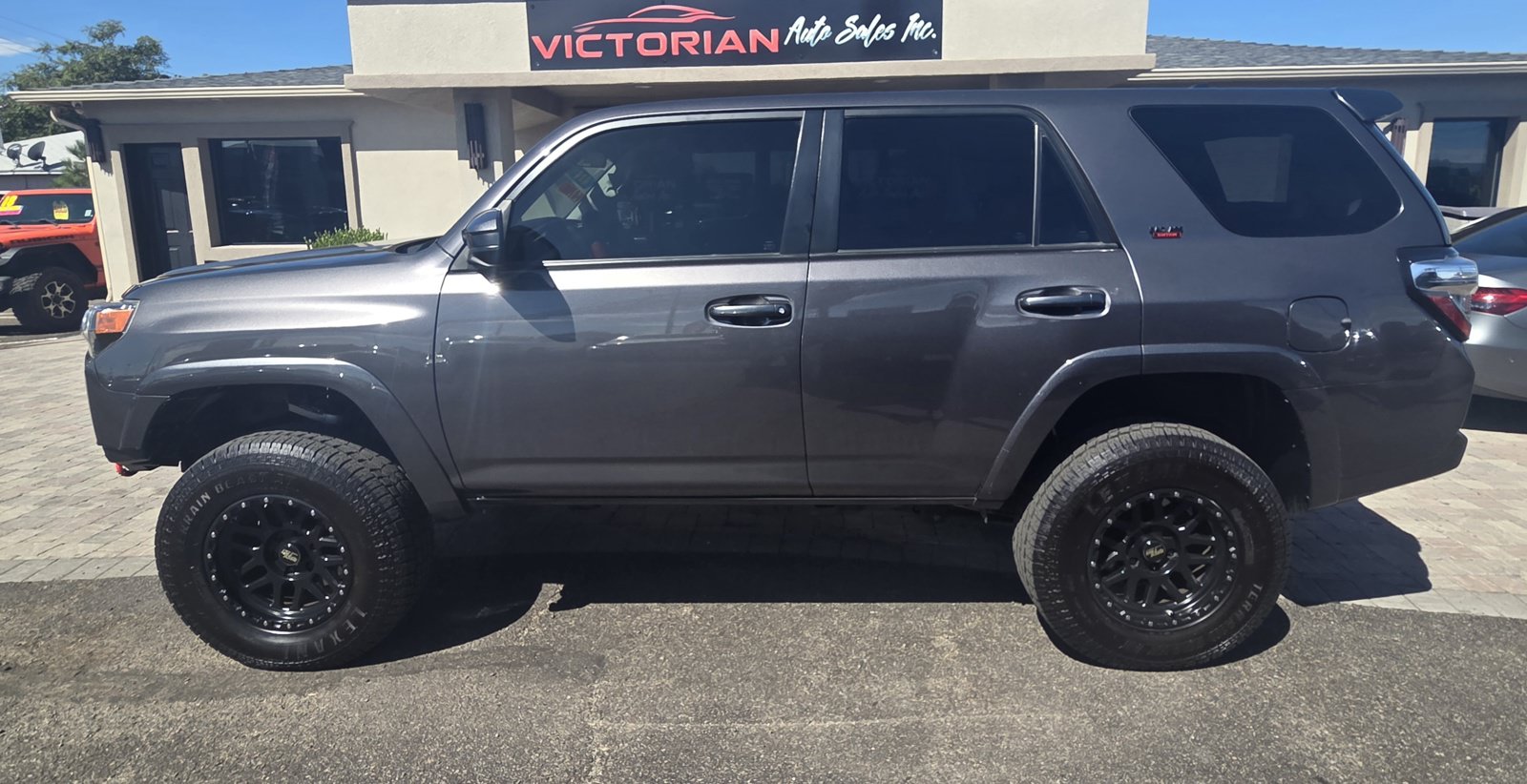 Used 2018 Toyota 4Runner SR5 AWD/4WD image 8