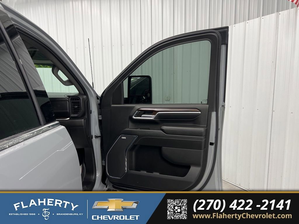 Used 2024 GMC Sierra 2500 SLT w/ SLT Premium Package image 14