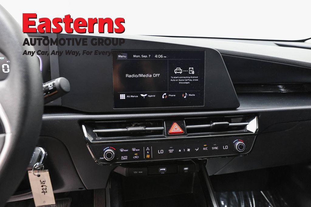 Used 2025 Kia Niro LX FWD image 11