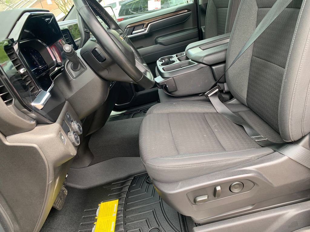 Used 2025 Chevrolet Silverado 1500 LT RWD image 22