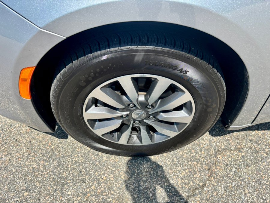 Used 2020 Chrysler Pacifica Touring-L Plus FWD image 36