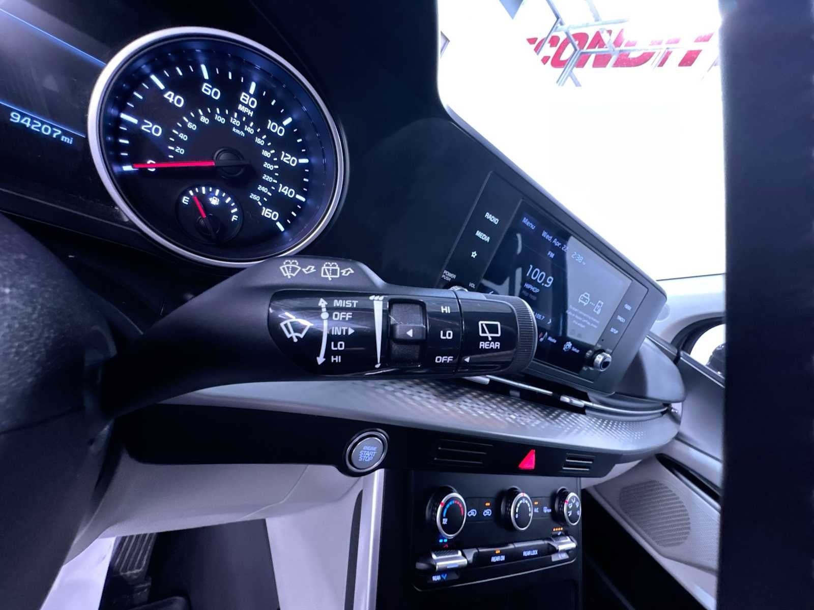 Used 2023 Kia Carnival LX FWD image 19