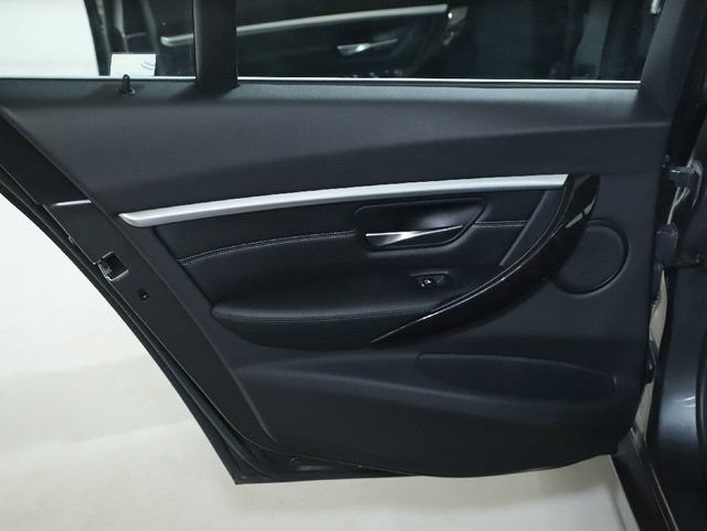 Used 2018 BMW 330i xDrive Sedan w/ Premium Package AWD/4WD image 16