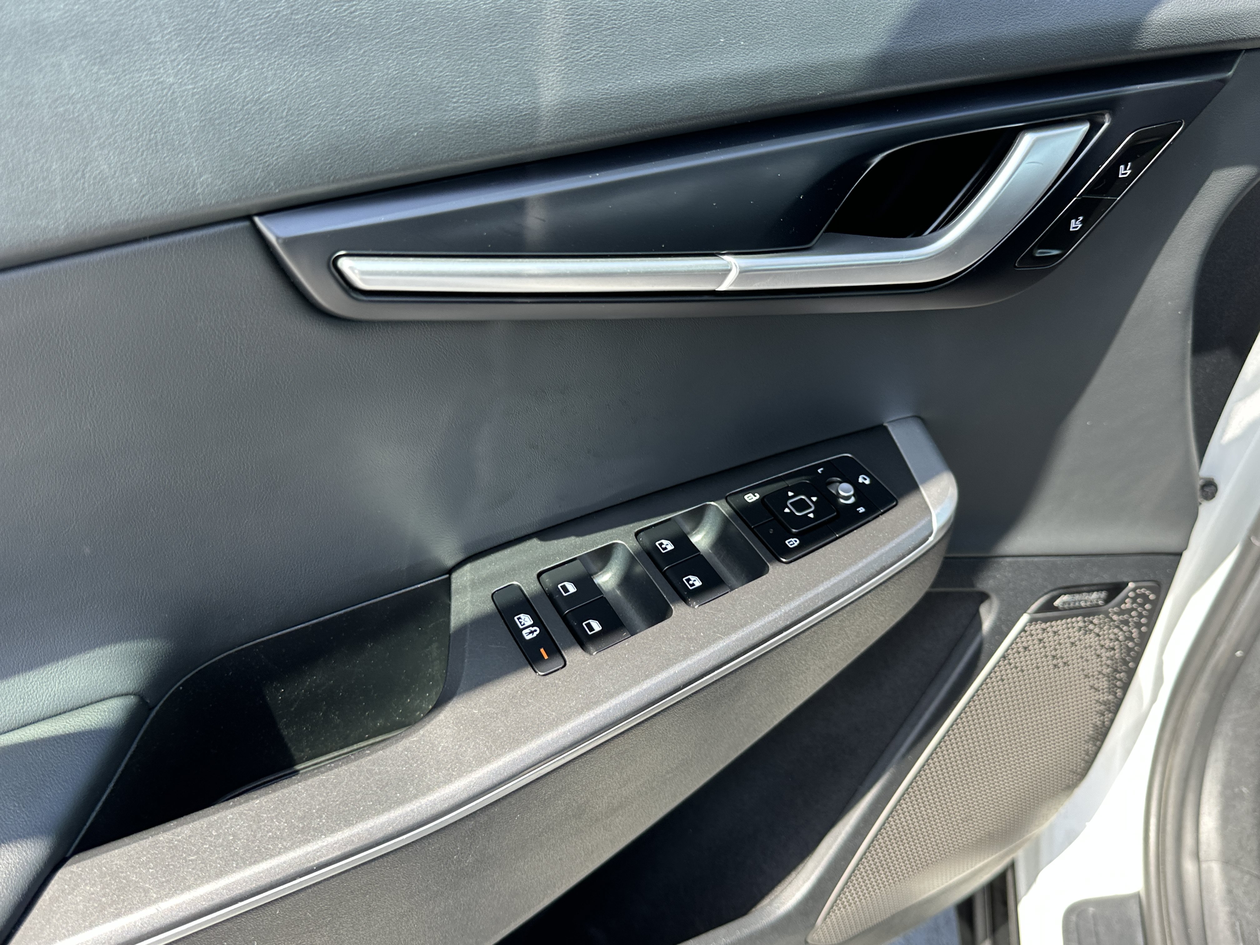 Used 2022 Kia EV6 Wind RWD image 22