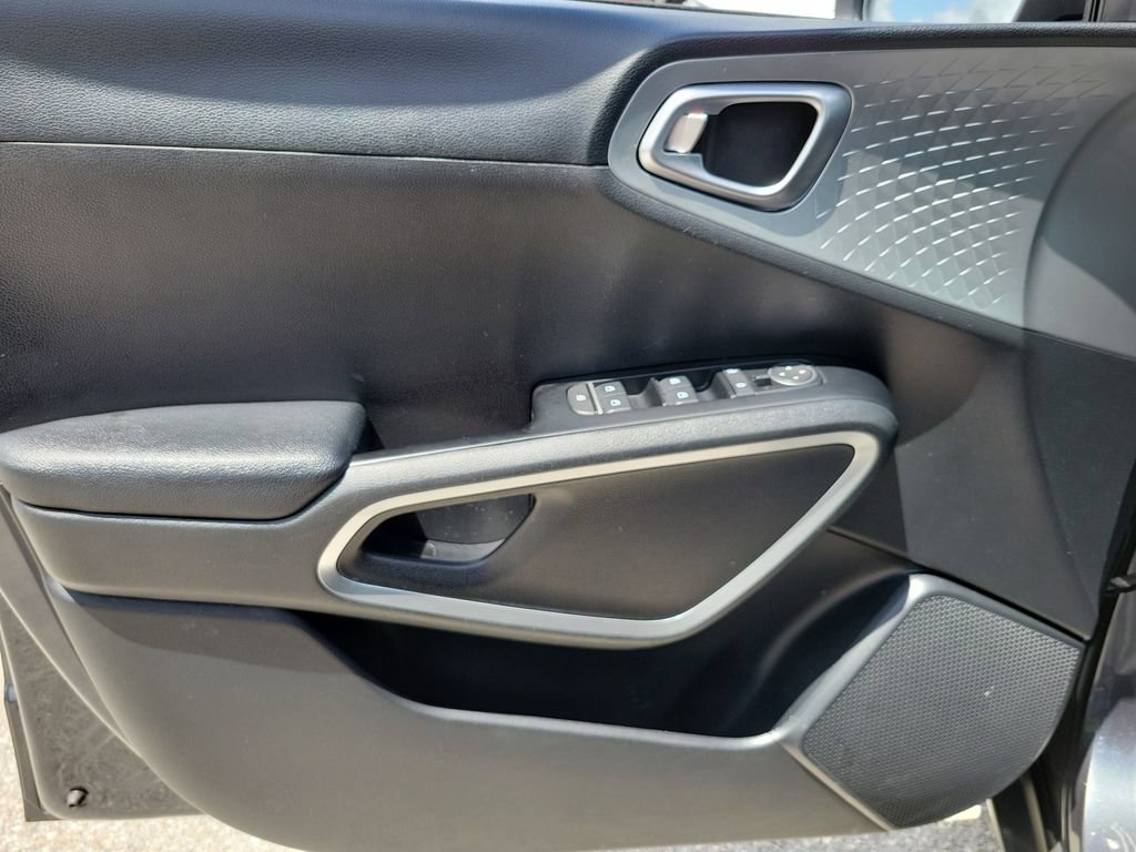 Used 2024 Kia Soul LX w/ Option Group 015 FWD image 18