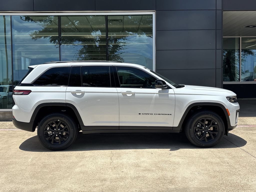 New 2026 Jeep Grand Cherokee Altitude AWD/4WD image 2