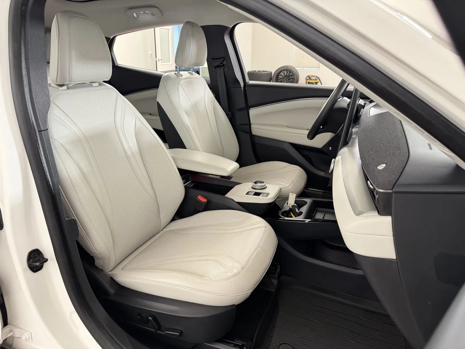 Used 2022 Ford Mustang Mach-E Premium w/ Ice White Appearance Package RWD image 42
