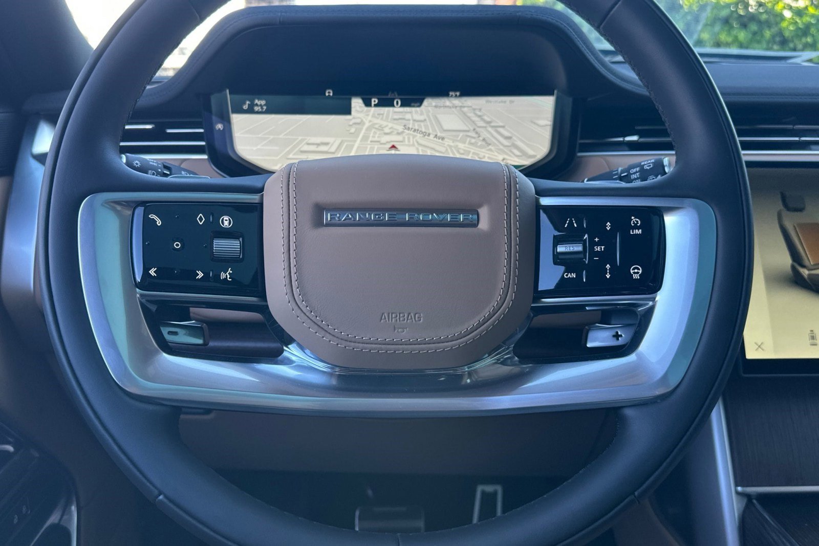 New 2026 Land Rover Range Rover Long Wheelbase SE image 16