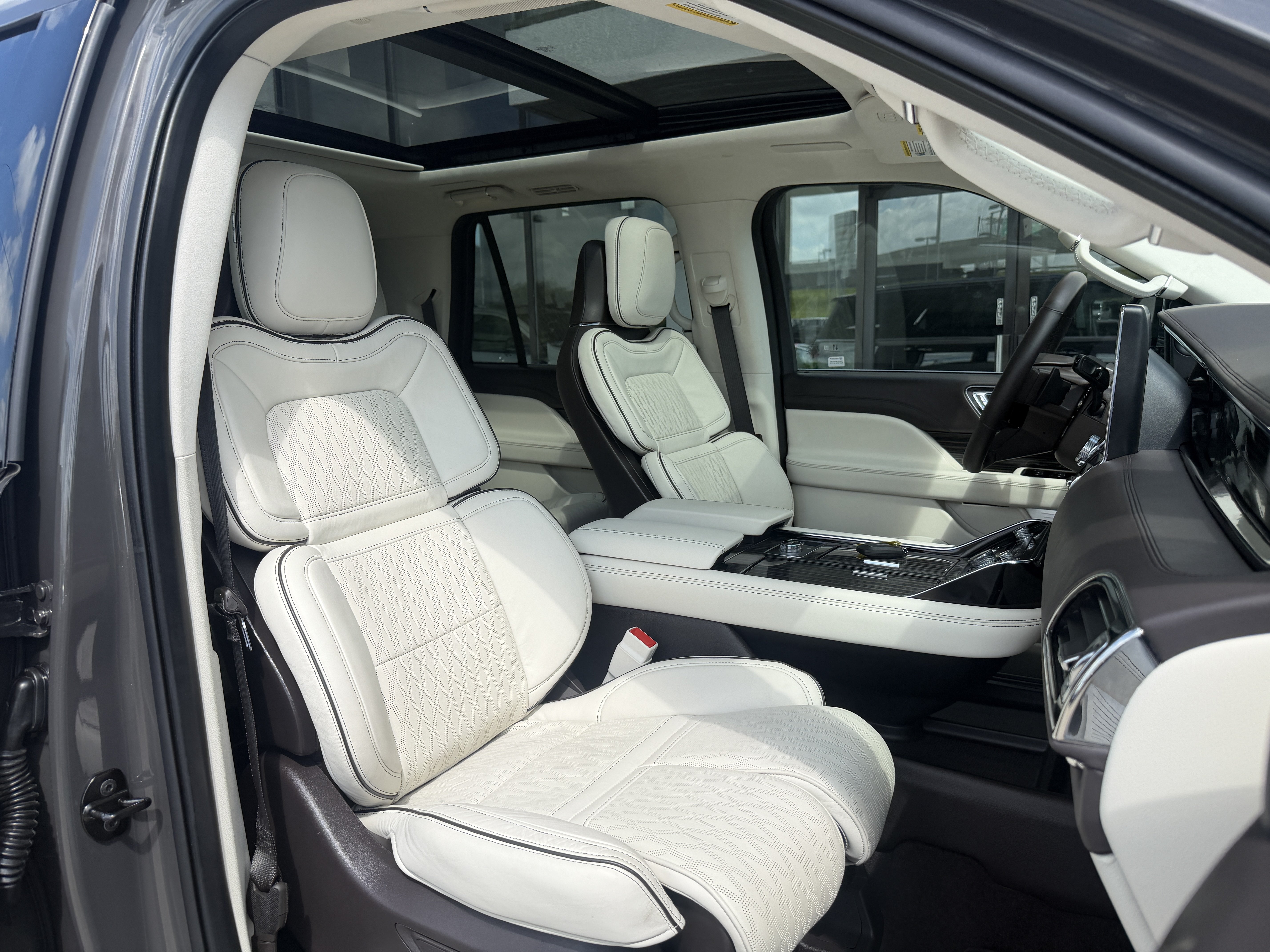 Used 2024 Lincoln Navigator L Black Label AWD/4WD image 22