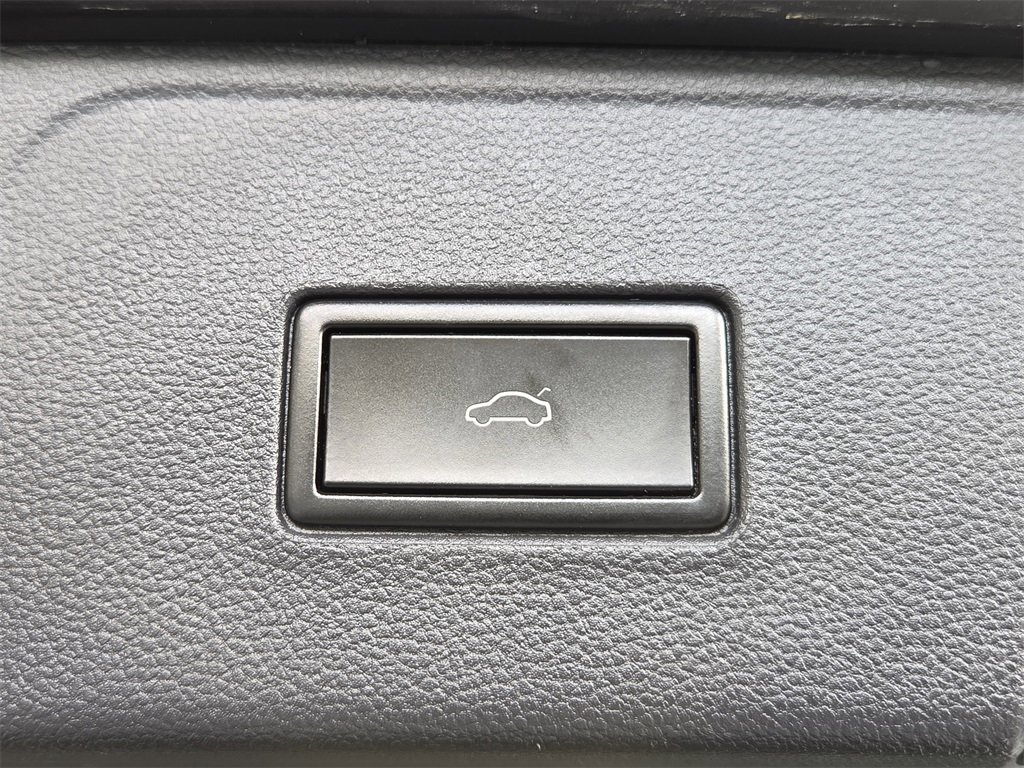 Used 2021 Volkswagen Atlas SE w/ Panoramic Sunroof Package image 14