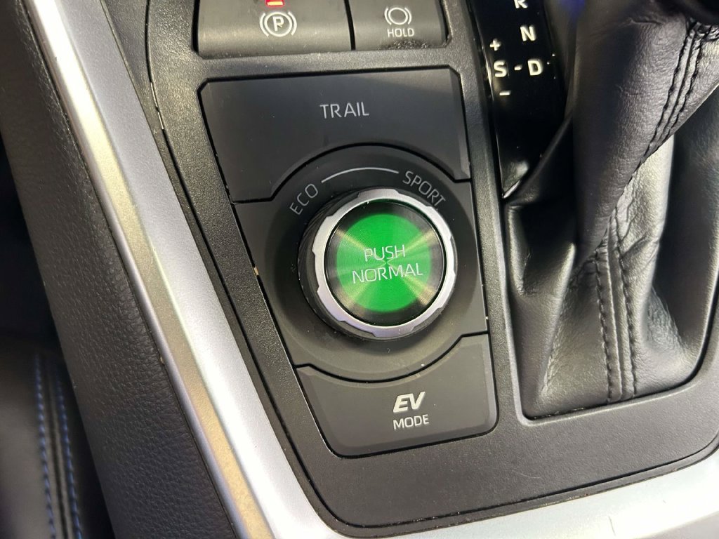 Used 2025 Toyota RAV4 XSE AWD/4WD image 22