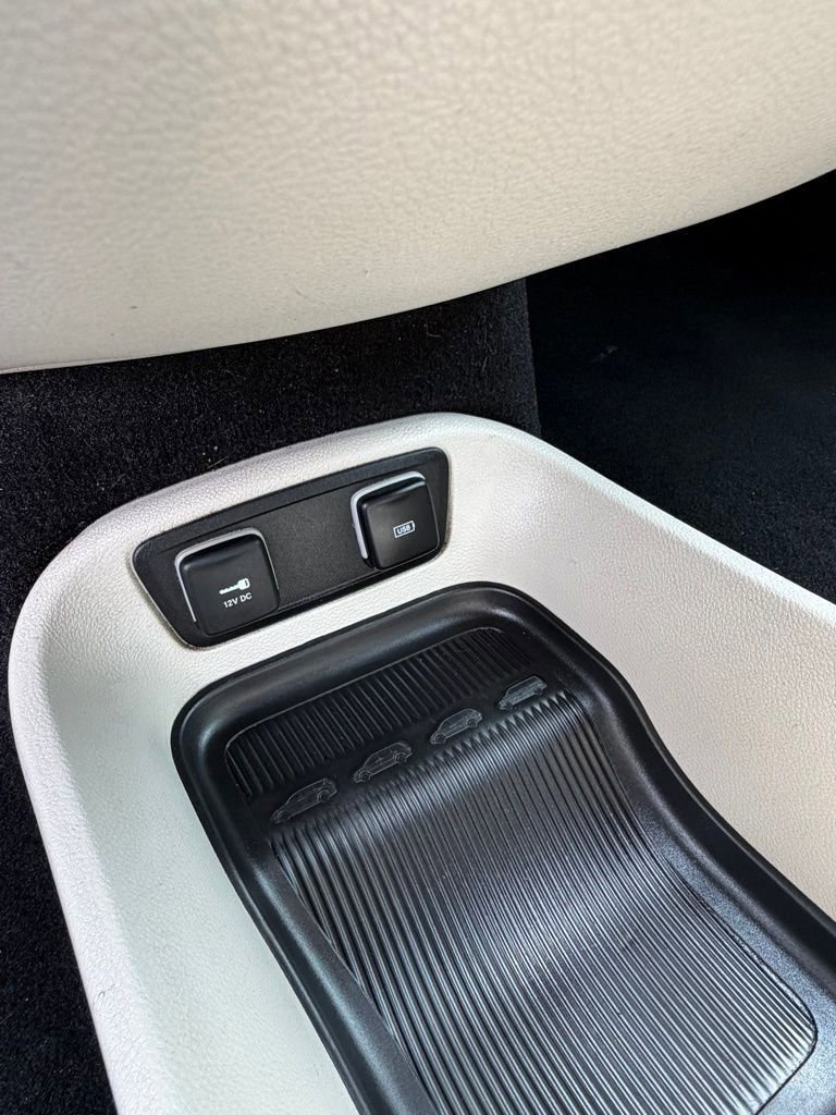 Used 2019 Chrysler Pacifica Touring-L image 20