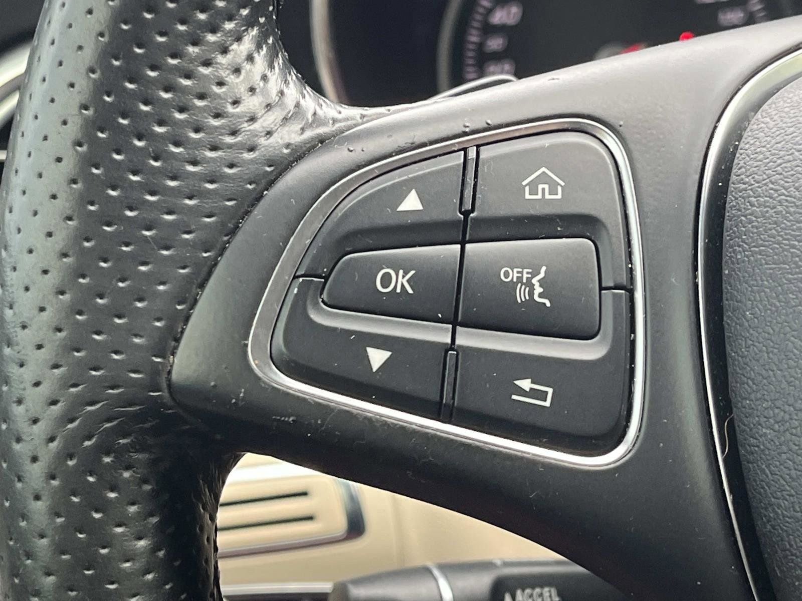 Used 2018 Mercedes-Benz C 300 4MATIC Sedan image 23