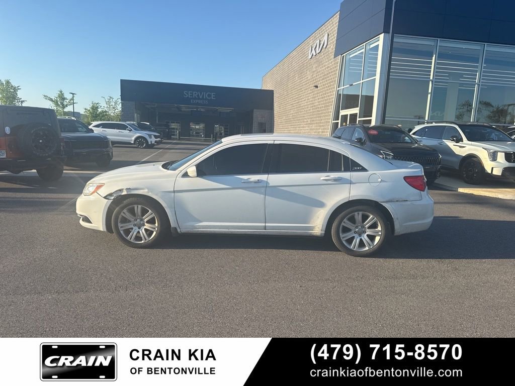 Used 2013 Chrysler 200 Touring FWD image 11