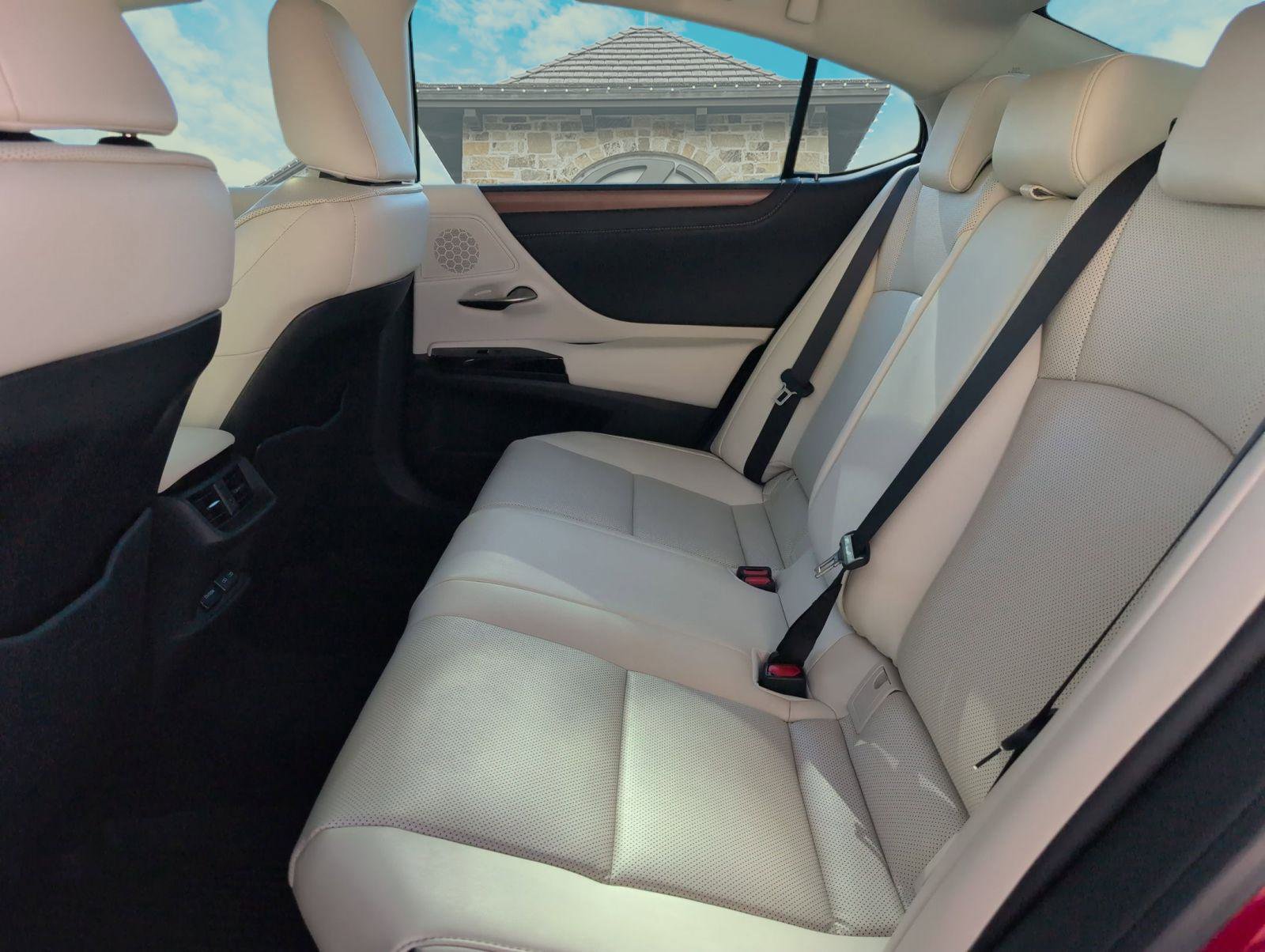 Certified 2025 Lexus ES 300h w/ Premium Package image 15