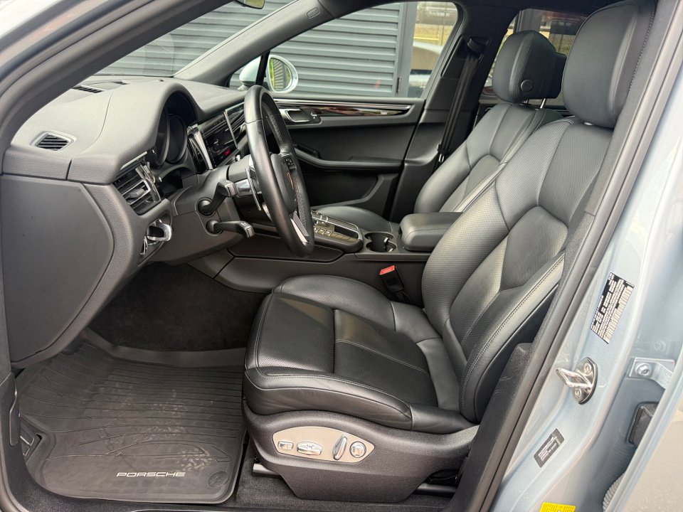 Certified 2020 Porsche Macan AWD/4WD image 5