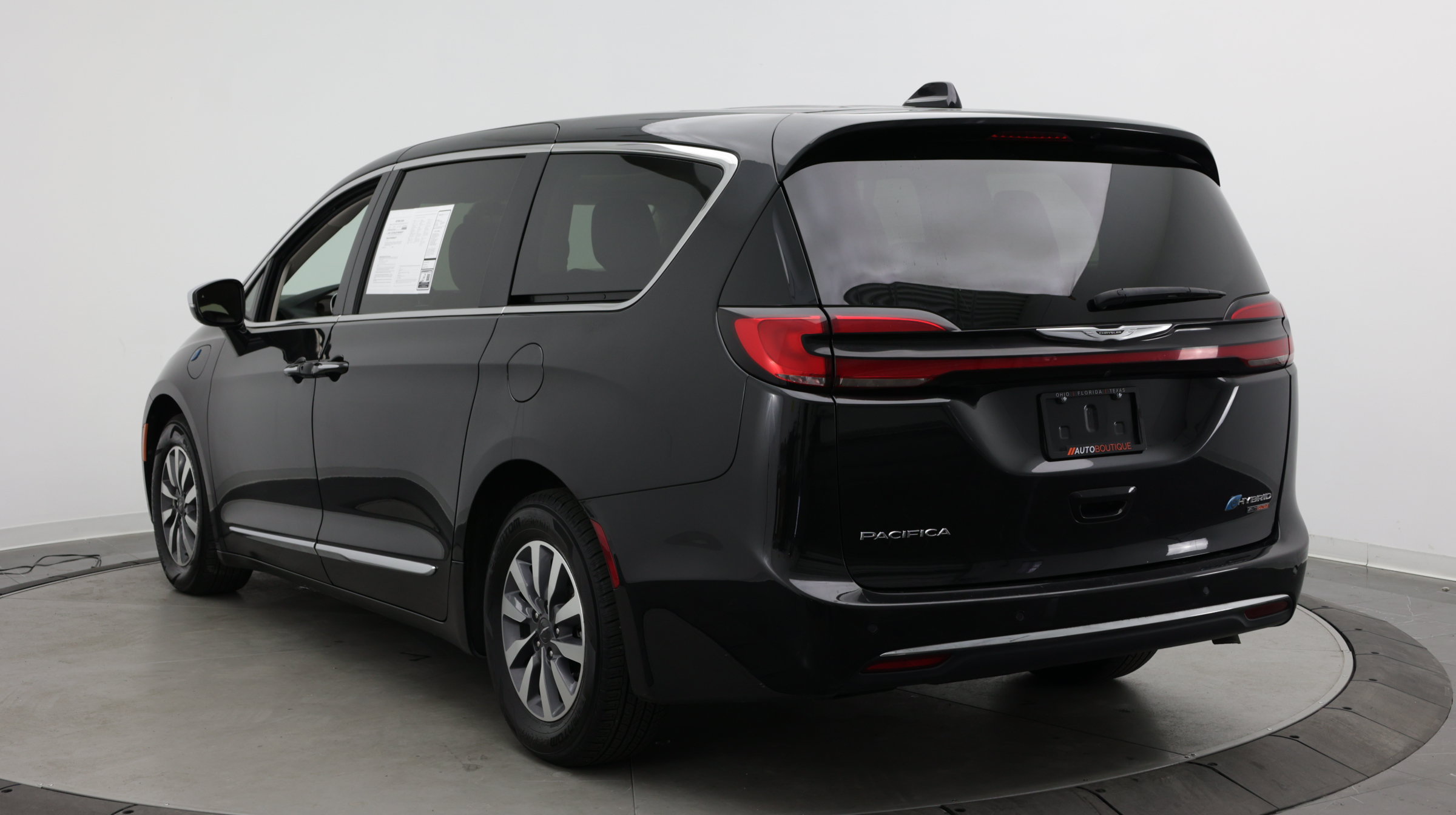 Used 2023 Chrysler Pacifica Limited FWD image 7