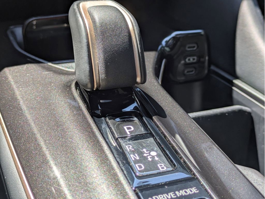 Used 2025 Toyota Crown AWD/4WD image 16