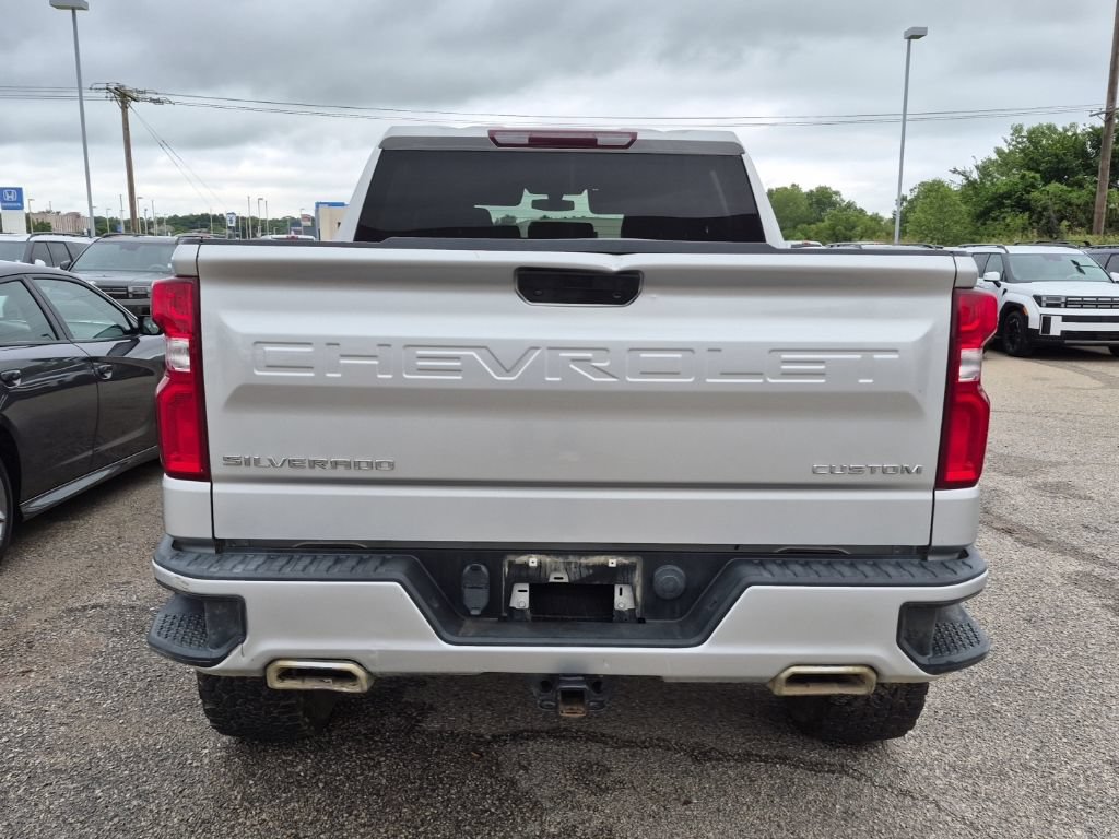 Used 2019 Chevrolet Silverado 1500 Custom w/ Custom Convenience Package AWD/4WD image 2