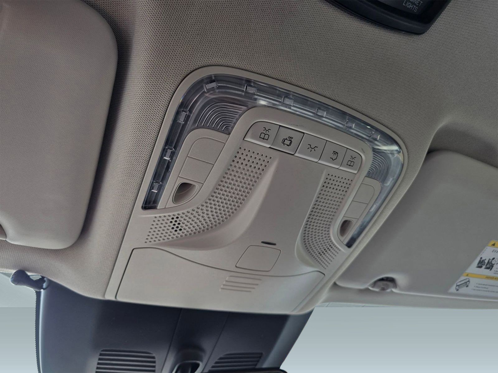 Used 2018 Mercedes-Benz Metris Passenger image 32