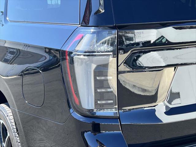 Used 2025 Chevrolet Suburban RST w/ Comfort Package AWD/4WD image 13