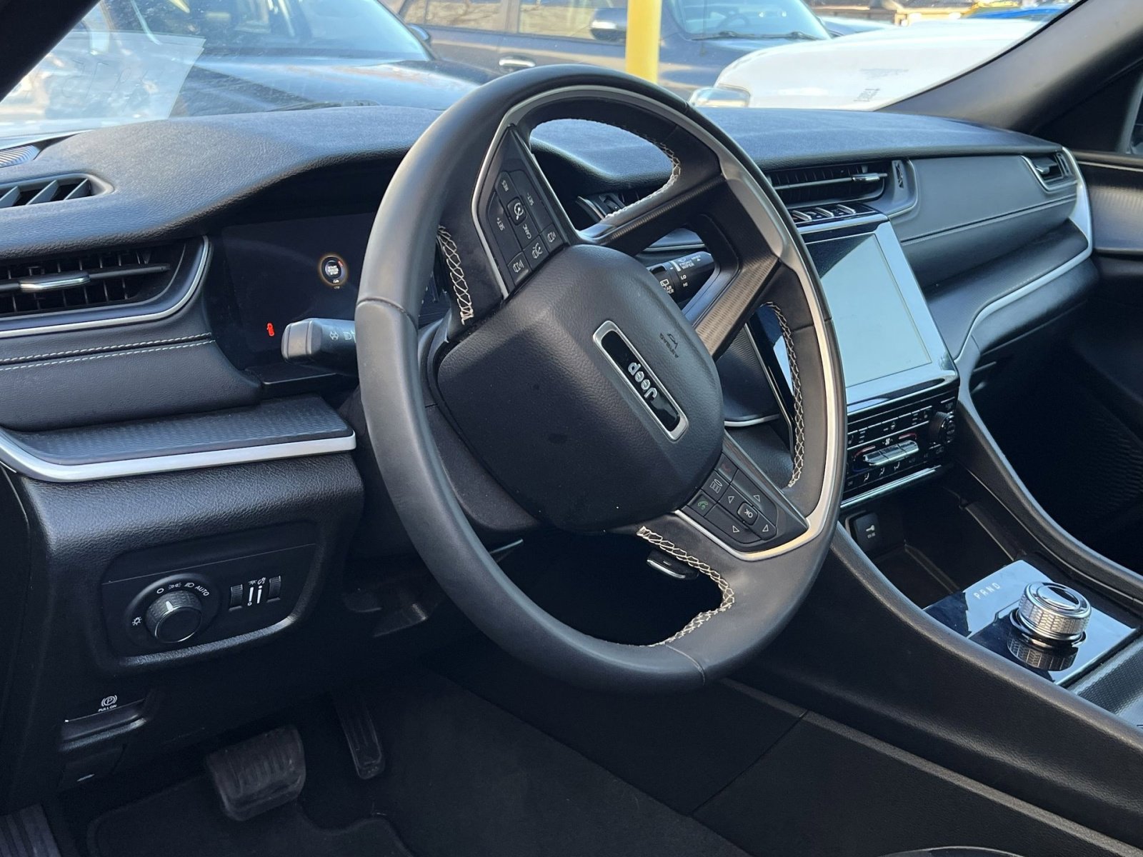 Used 2024 Jeep Grand Cherokee Altitude image 13