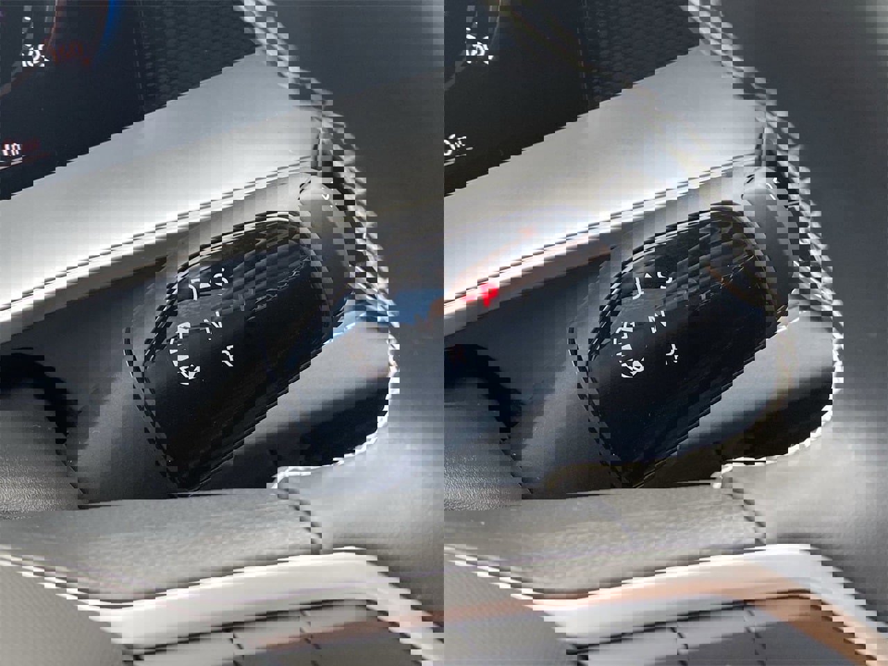 New 2025 Volkswagen Tiguan SE image 25