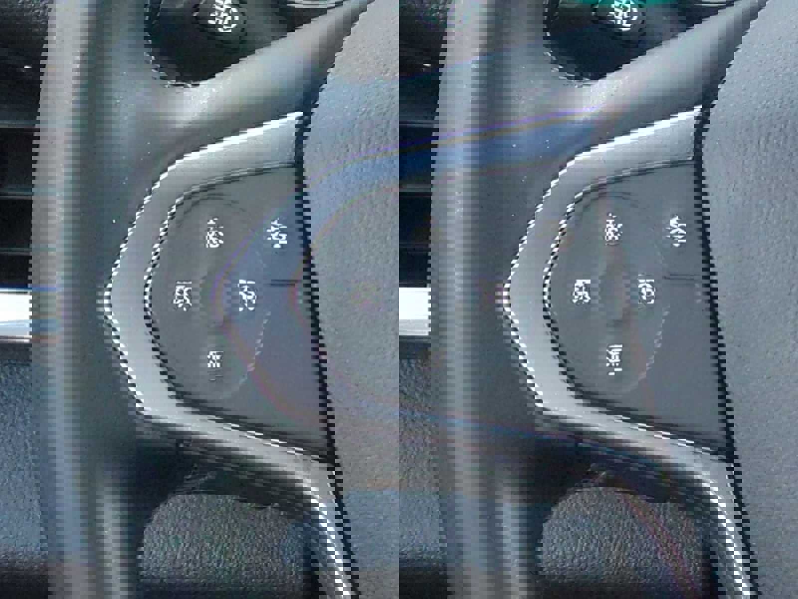 Used 2023 Chevrolet Traverse LT image 15