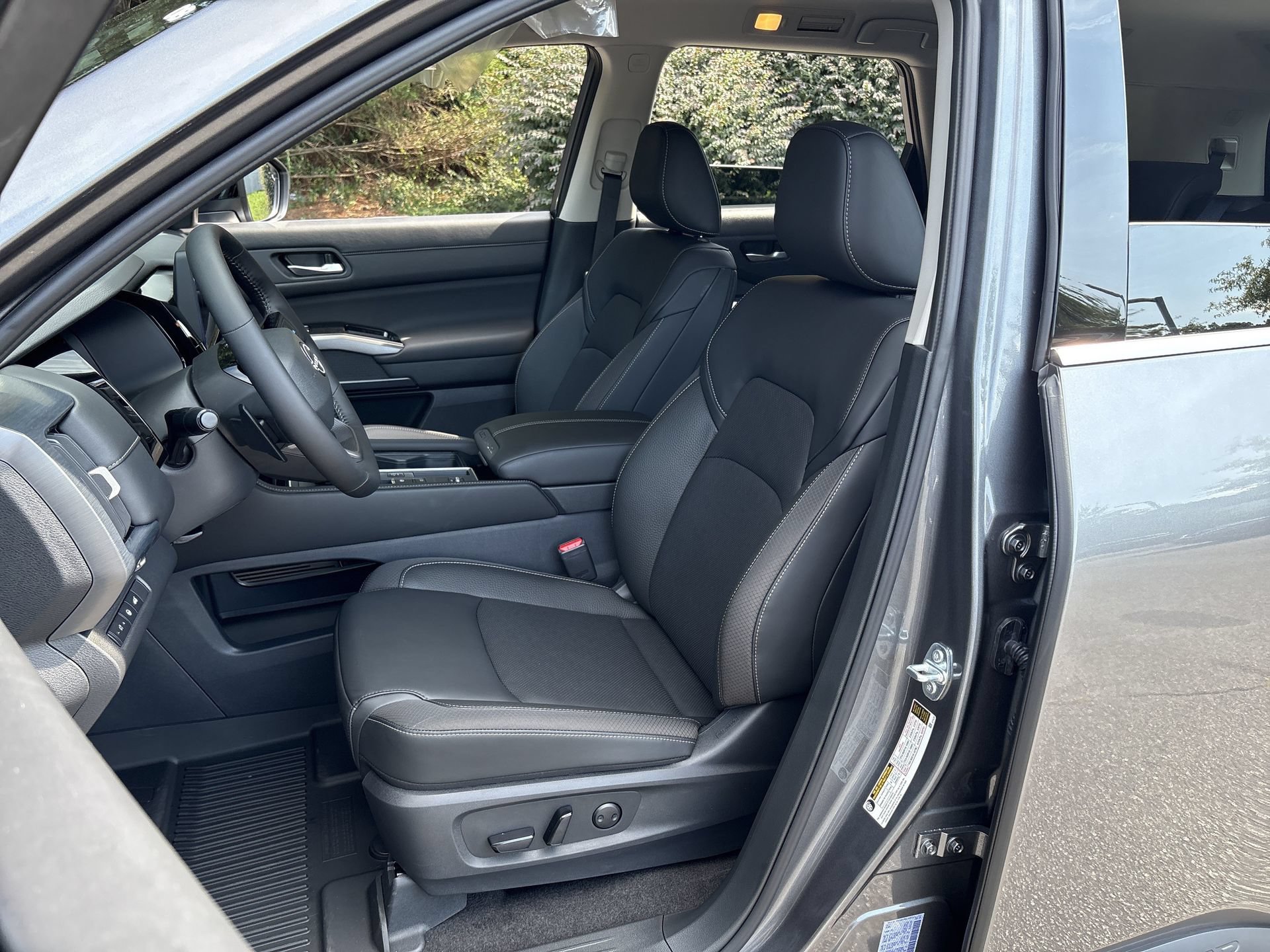 New 2026 Nissan Pathfinder SL FWD image 13
