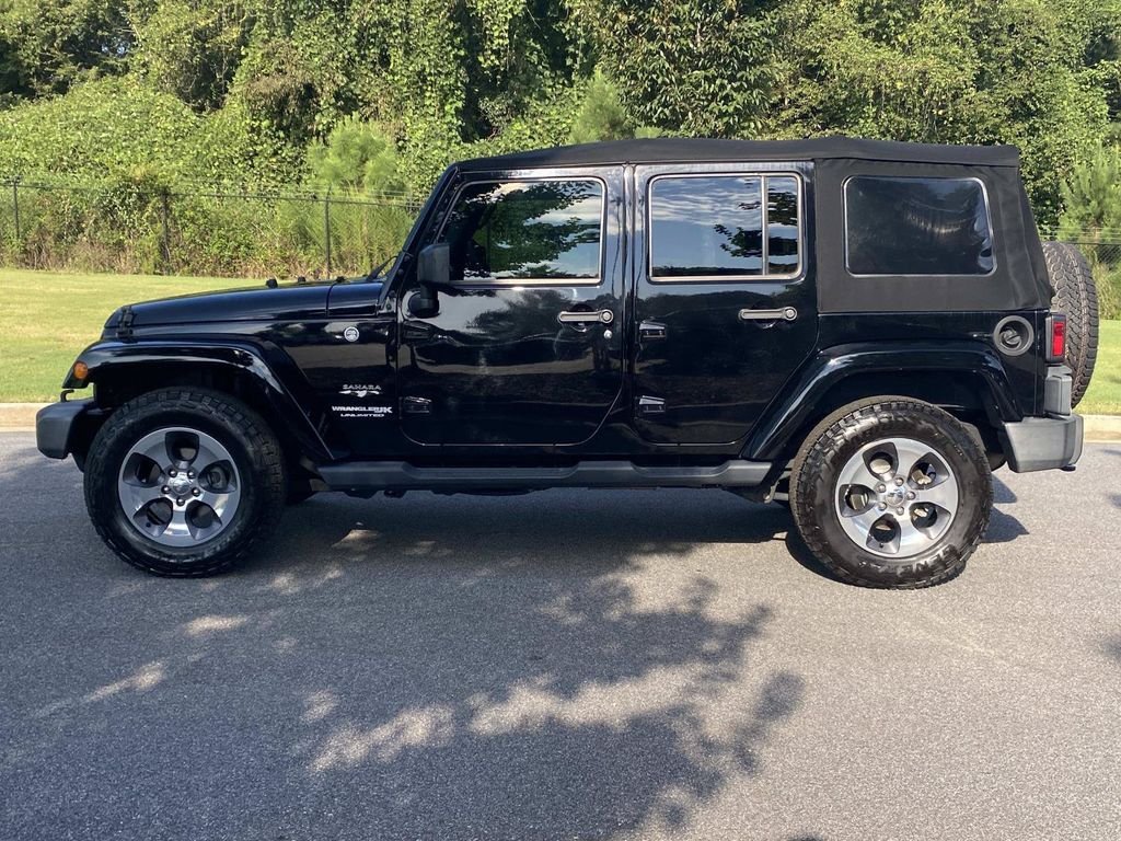 Used 2018 Jeep Wrangler Unlimited Sahara w/ Connectivity Group AWD/4WD image 7