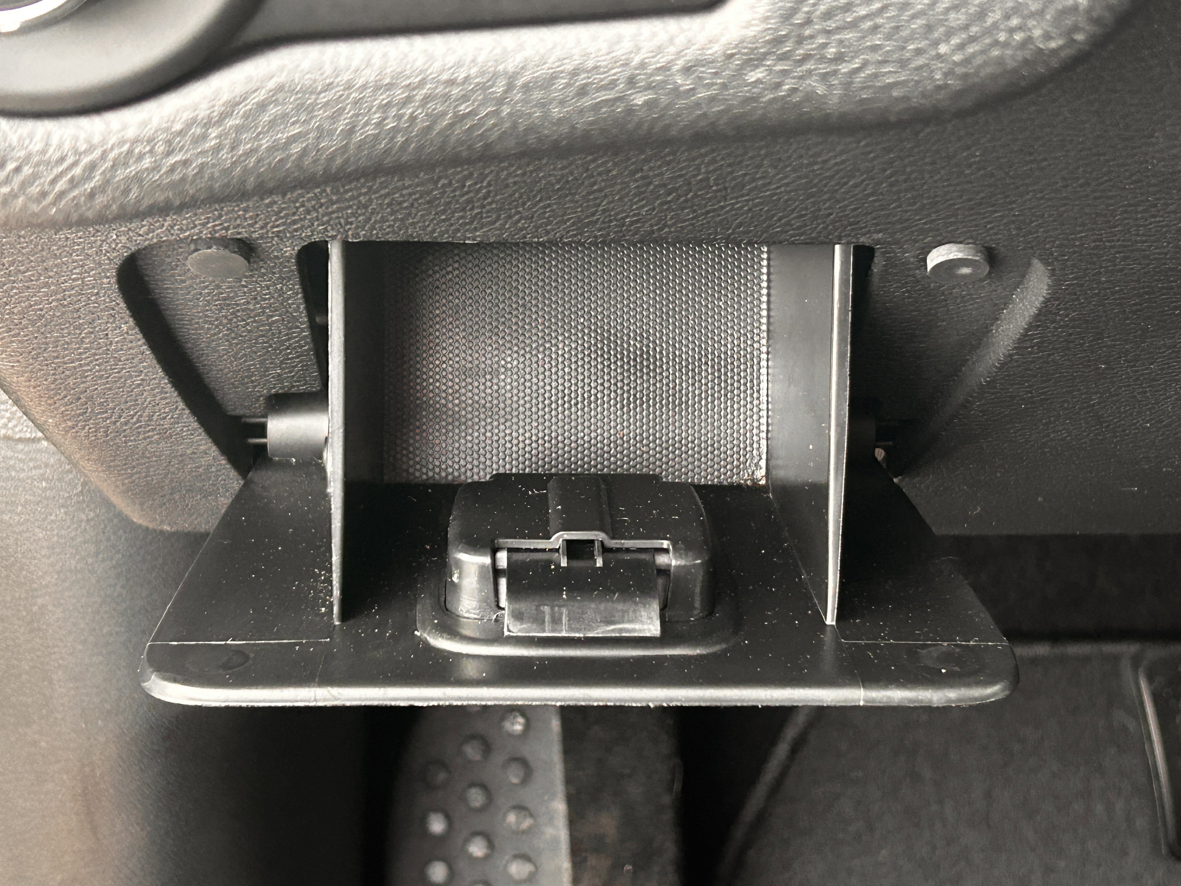 Used 2019 Jeep Cherokee Limited image 25